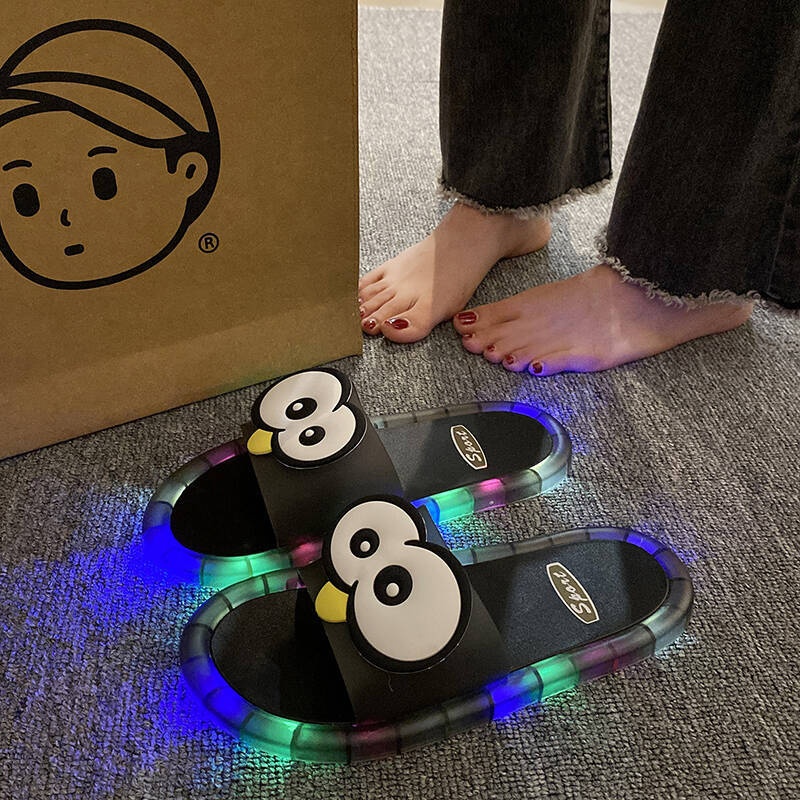 Funny Big Eyes Luminous Slide  - Home Bath ulasan dan harga